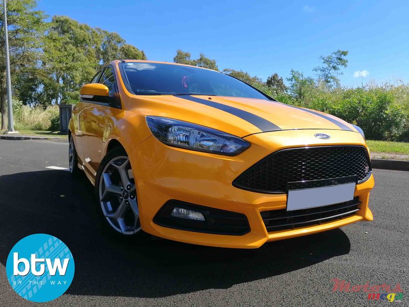 2015' Ford Focus ST photo #1