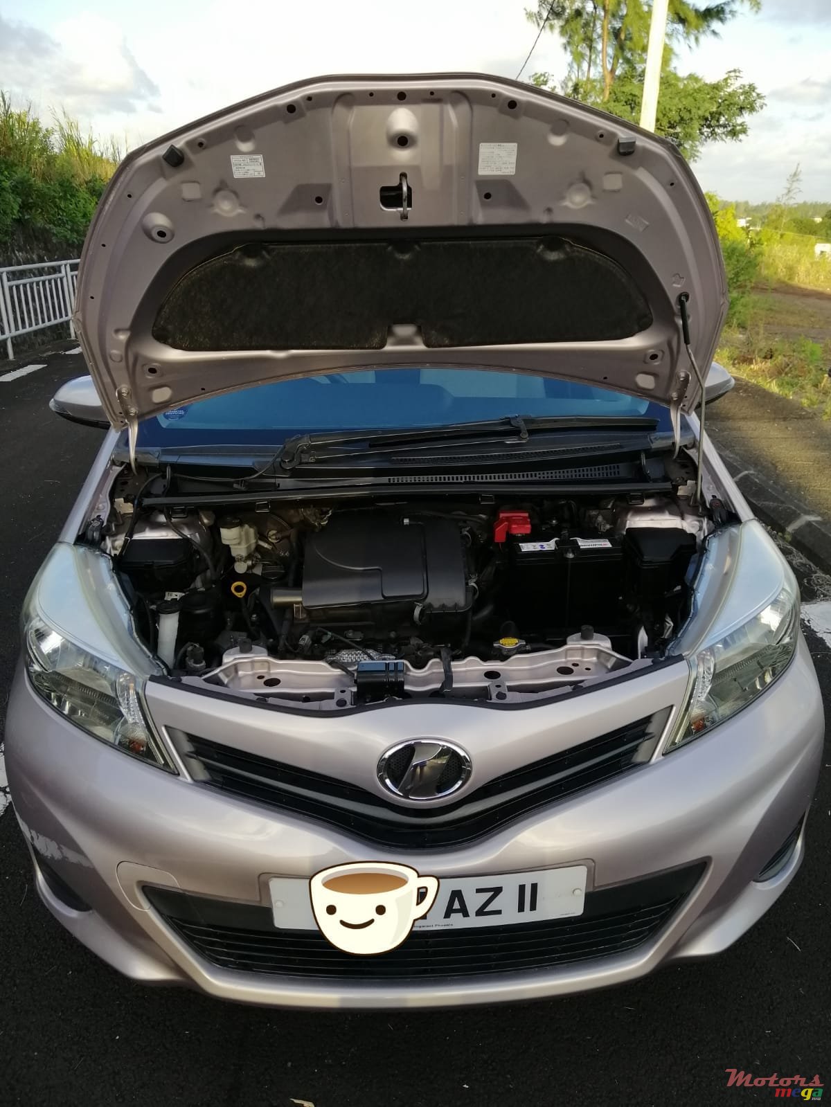 2011' Toyota Vitz photo #6