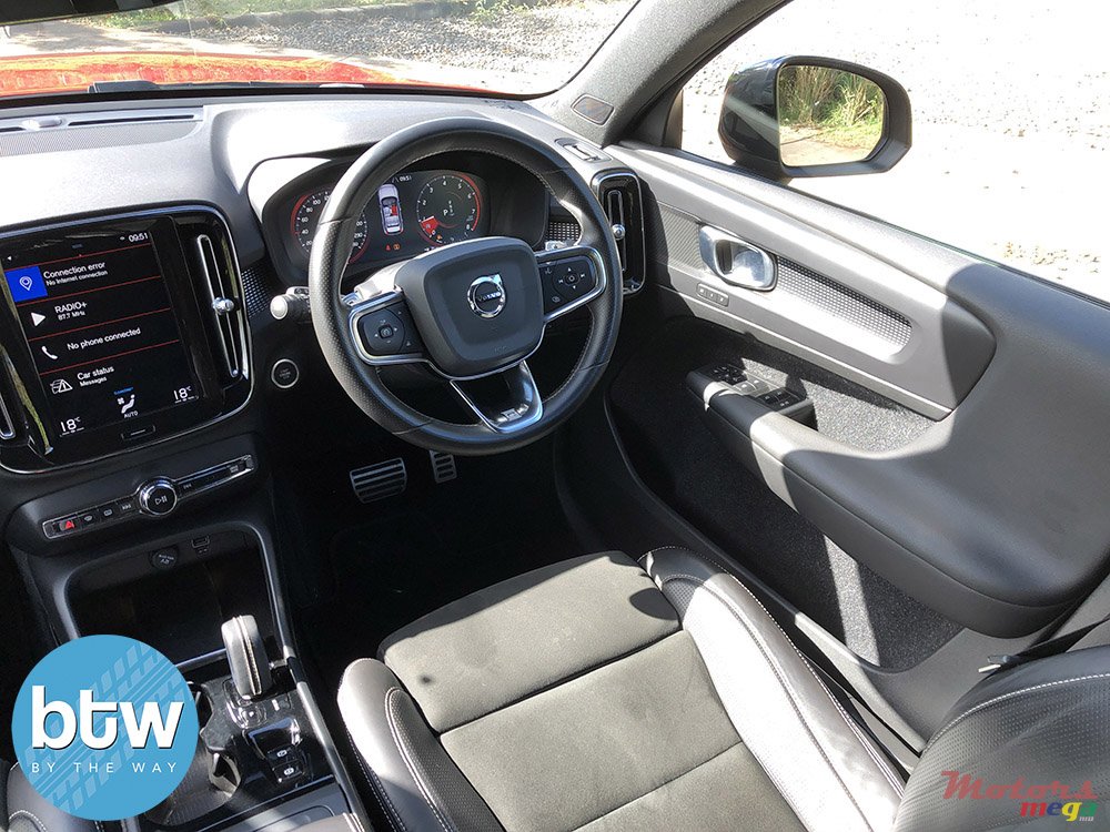 2021' Volvo XC40 photo #4