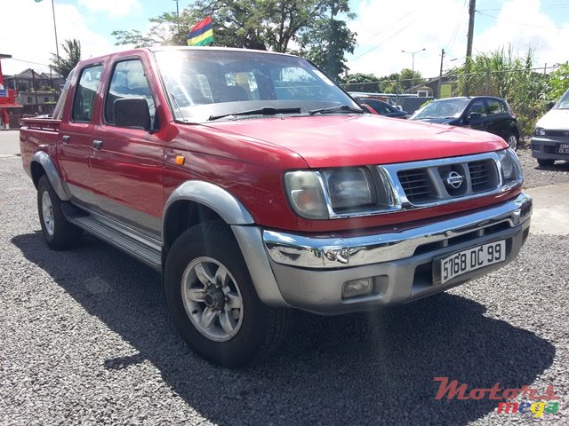 1999' Nissan 4X4 photo #1