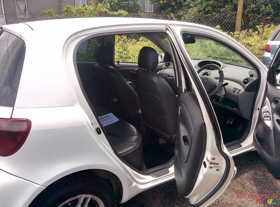 1999' Toyota Vitz photo #7