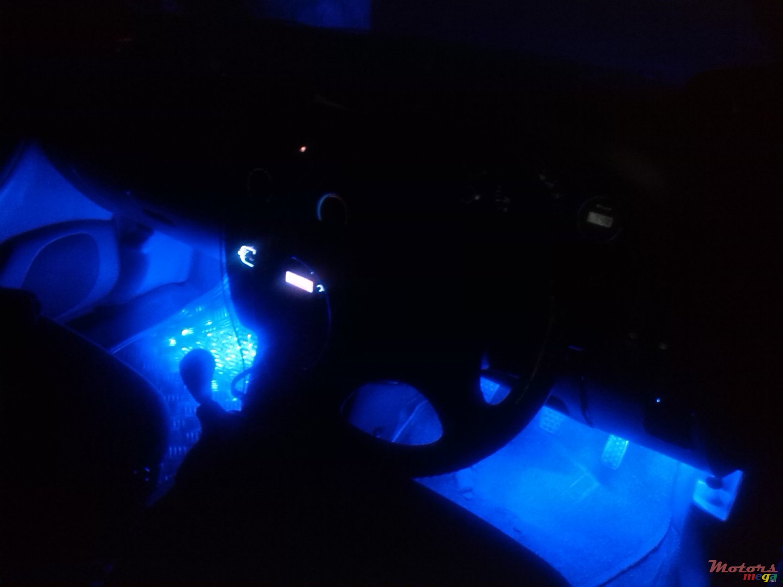 2002' Toyota Duet photo #6