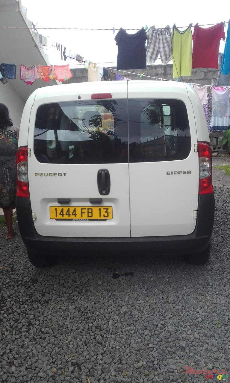 2013' Peugeot Partner photo #1