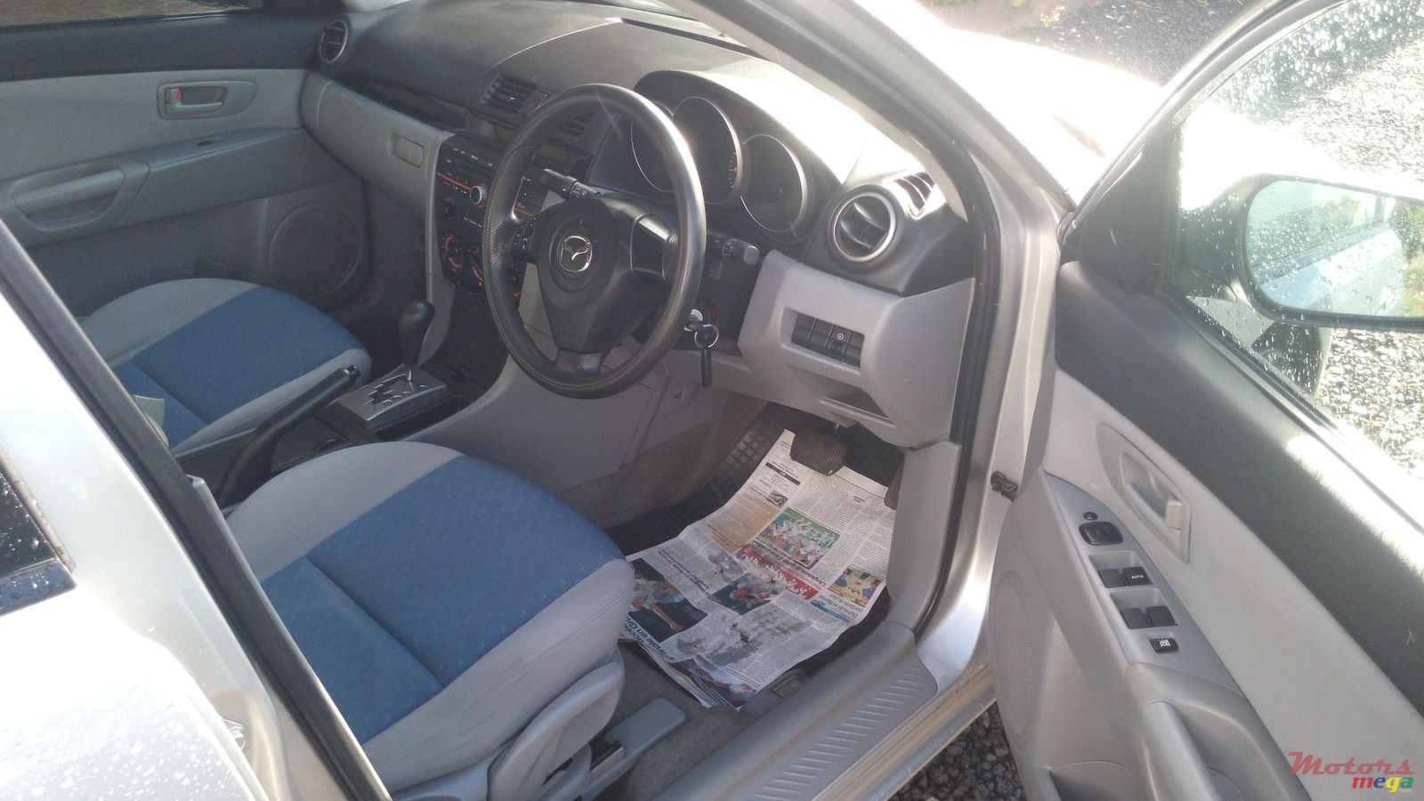 2004' Mazda Axela JAPAN photo #3