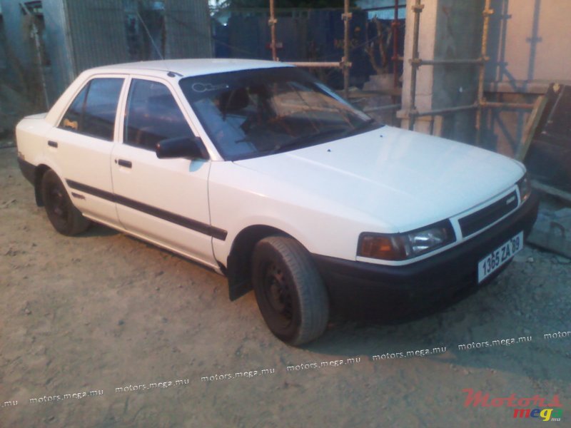 1989' Mazda 323 photo #1