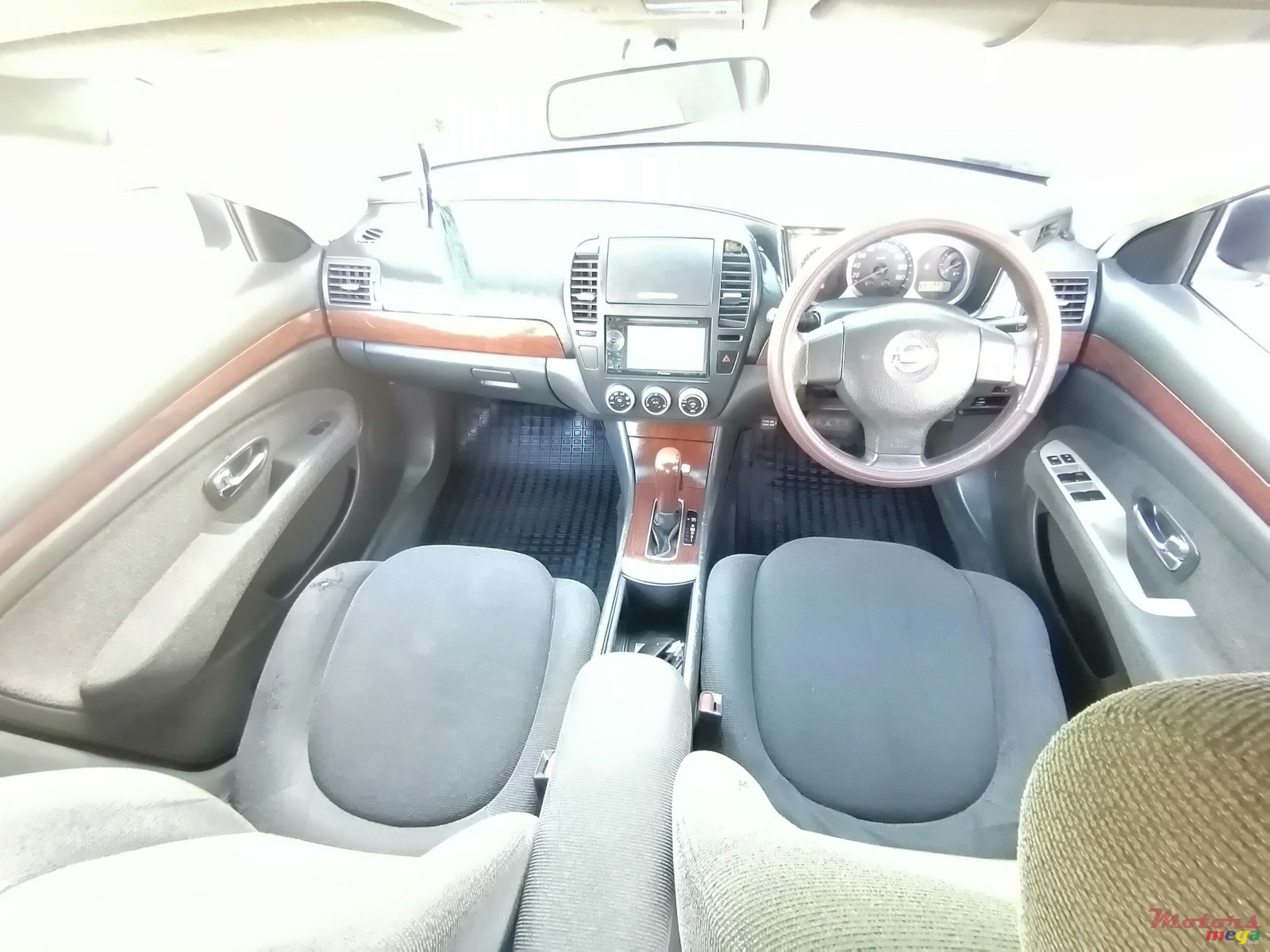 2008' Nissan Bluebird photo #2