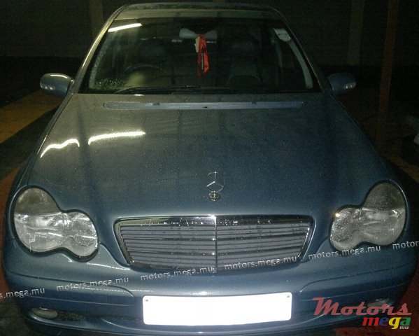 2004' Mercedes-Benz photo #1