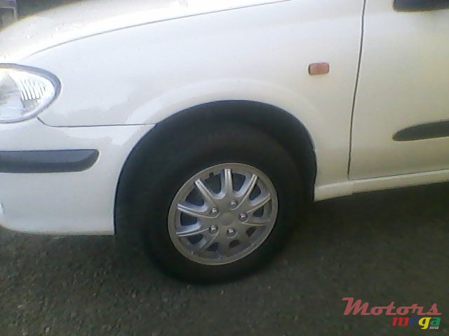 2001' Nissan Sunny photo #4