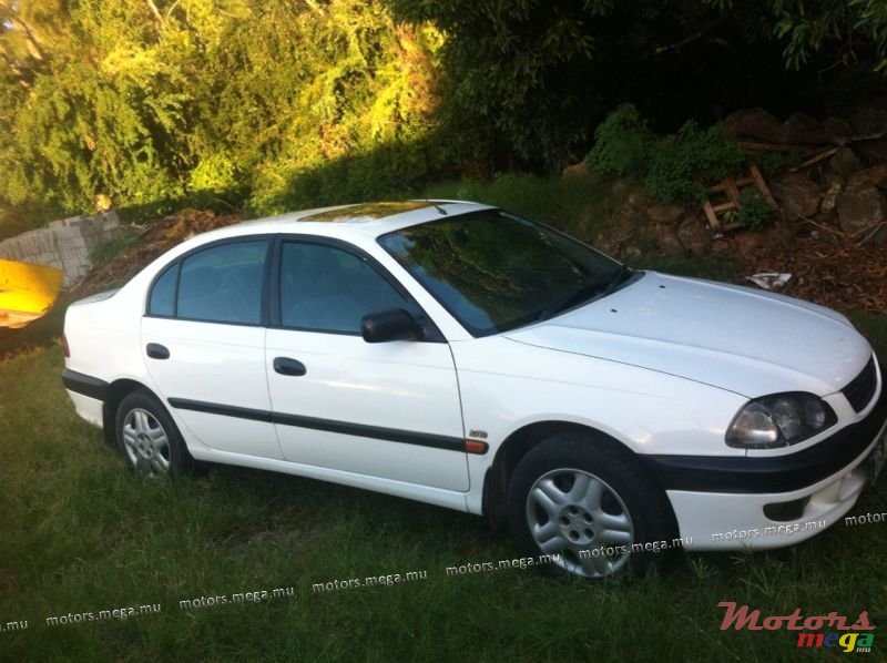 1999' Toyota Corona photo #1