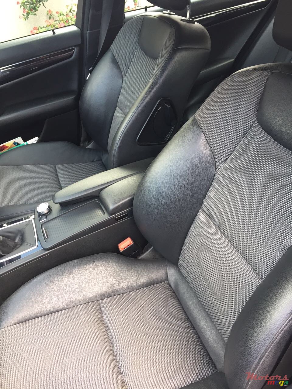 2011' Mercedes-Benz C-Class photo #6