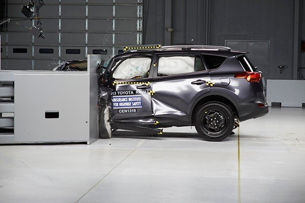 2013 Toyota RAV4 Earns 'Poor' Rating in IIHS Small Overlap Crash Test