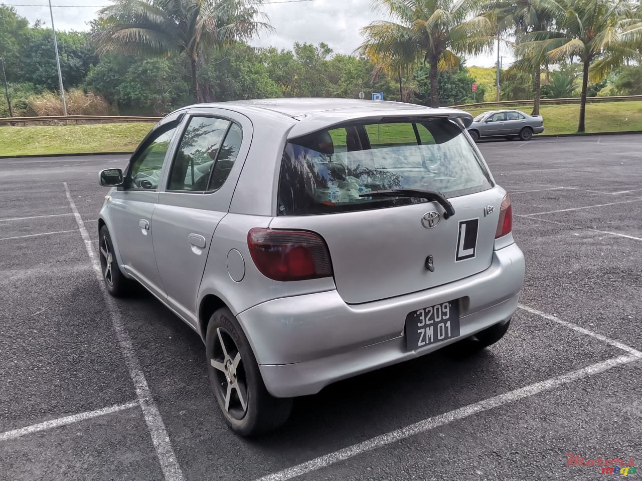 2001' Toyota Vitz photo #3