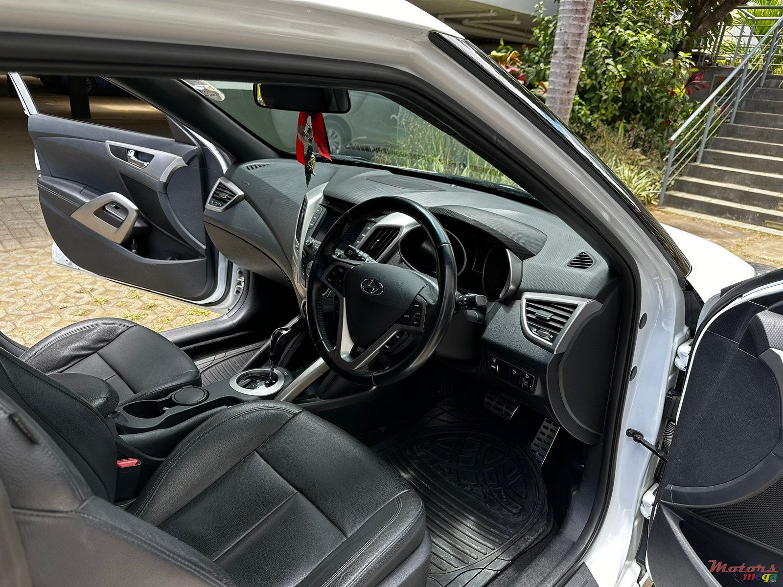 2016' Hyundai Veloster photo #4