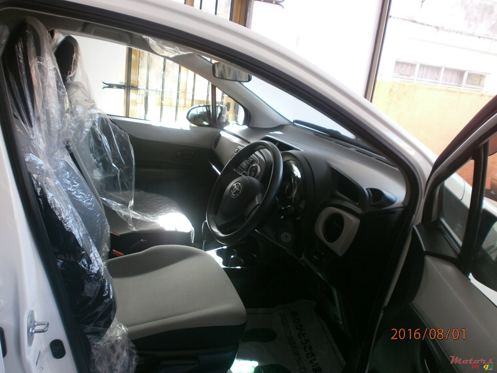 2013' Toyota Vitz photo #5