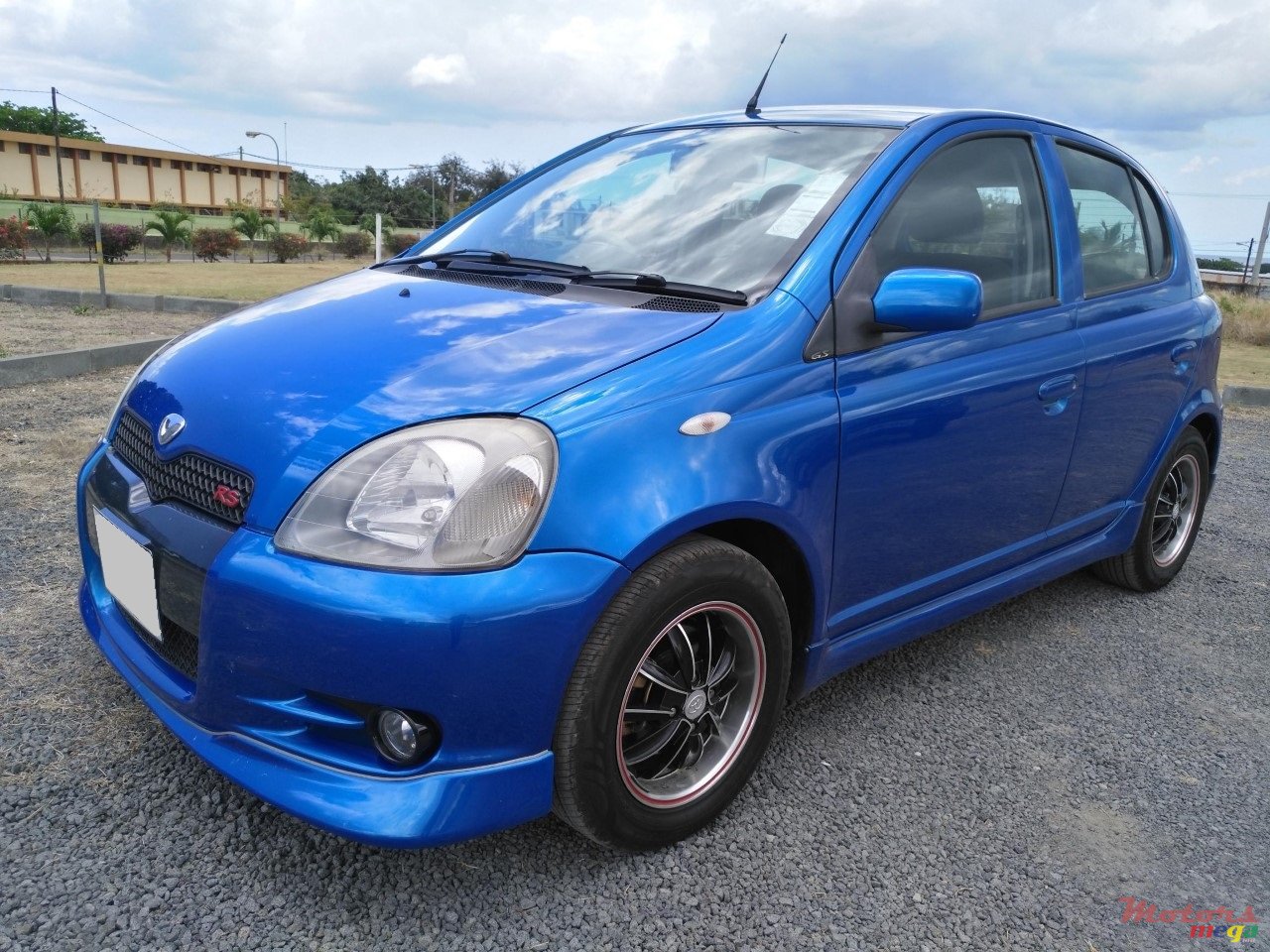 2001' Toyota Vitz photo #3