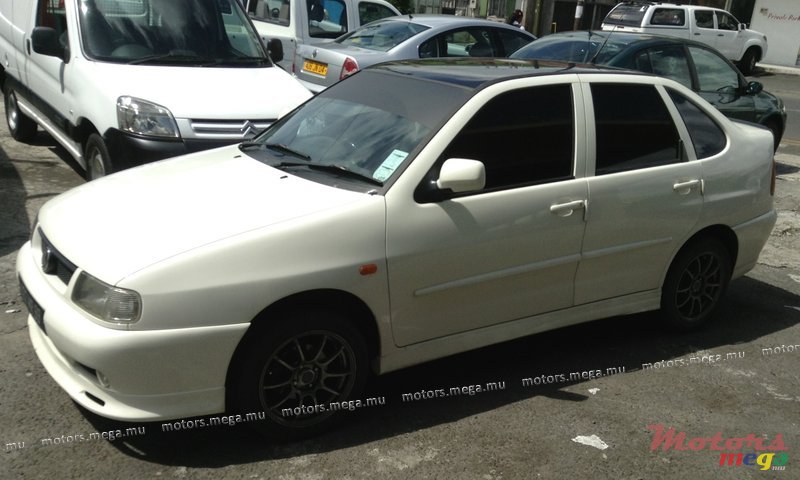 1999' Volkswagen Polo Classic photo #4