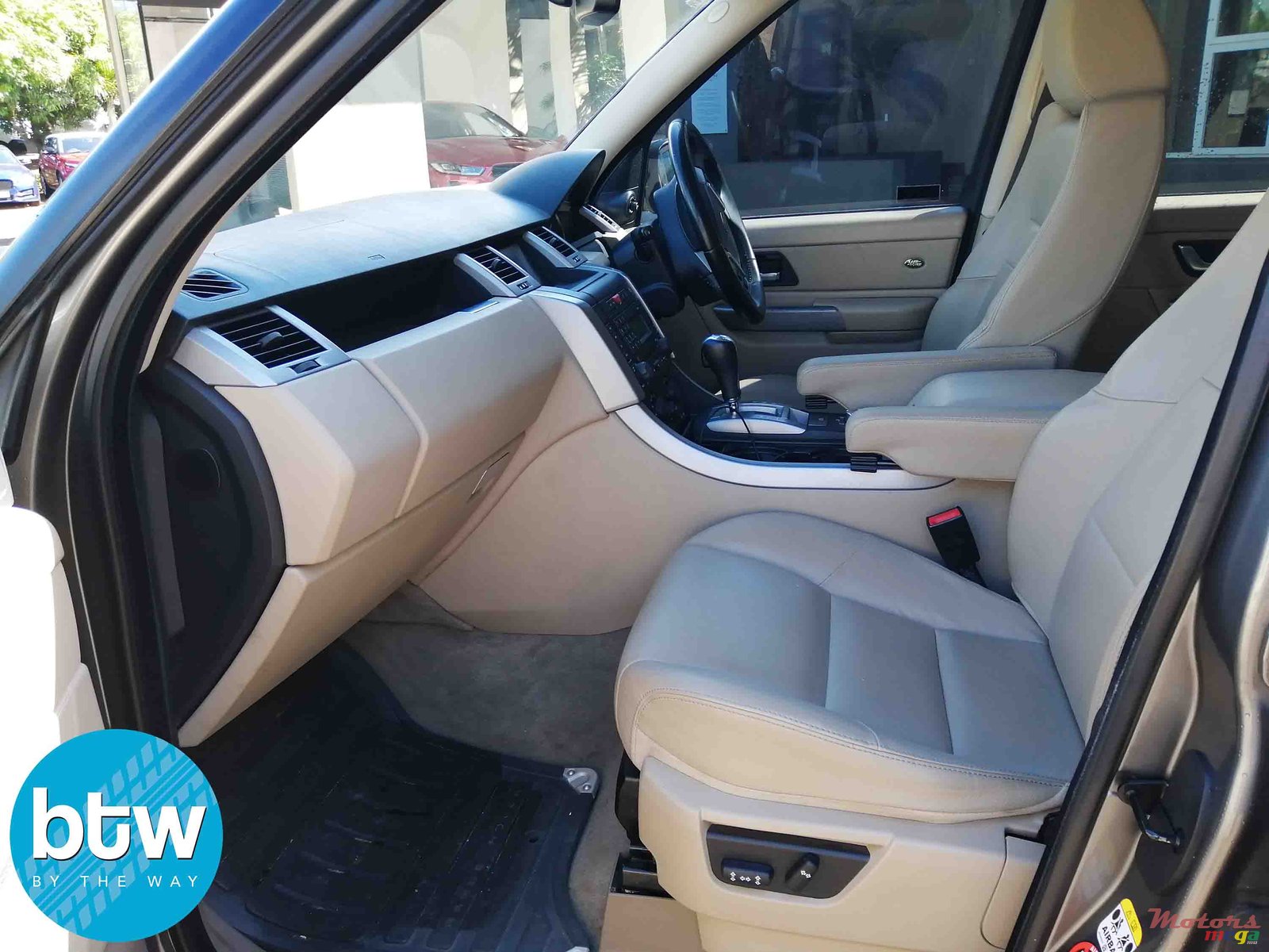 2009' Land Rover Range Rover Sport photo #4