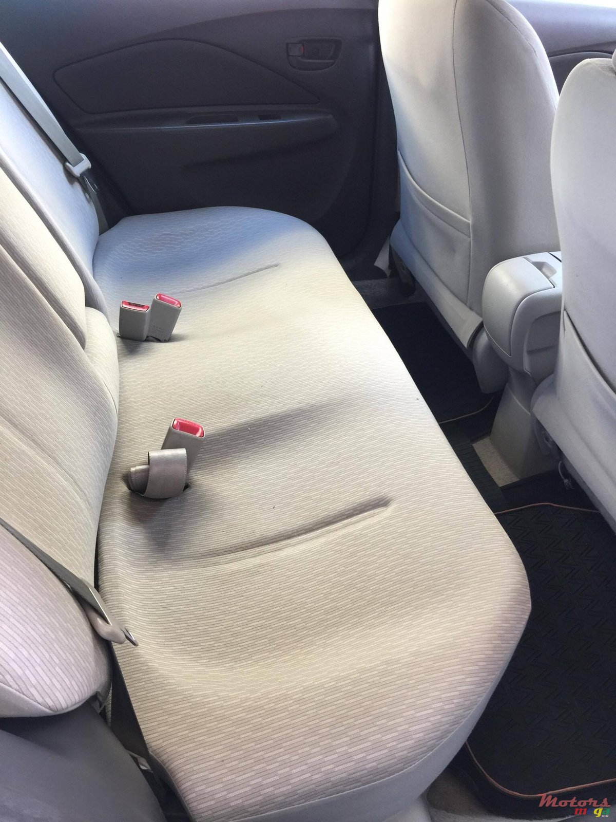 2012' Toyota Yaris sedan photo #3