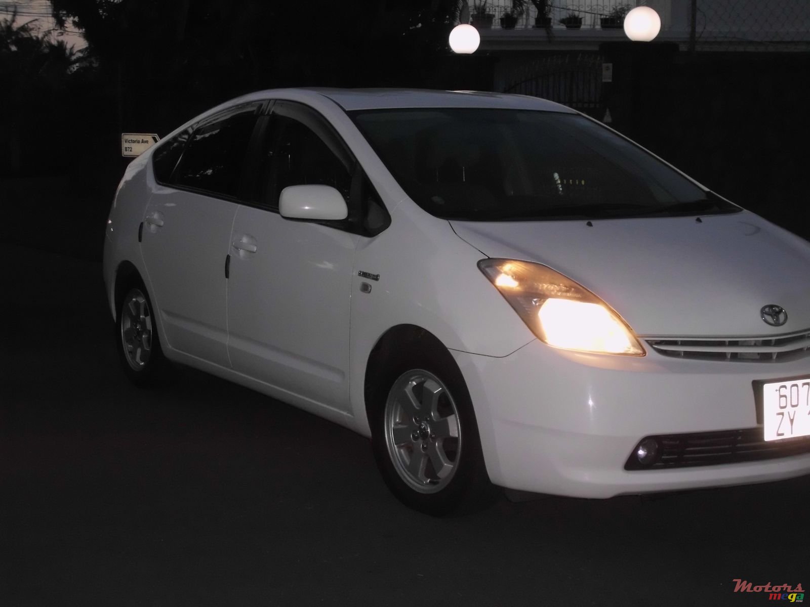 2010' Toyota Prius ORIGINAL condition photo #1