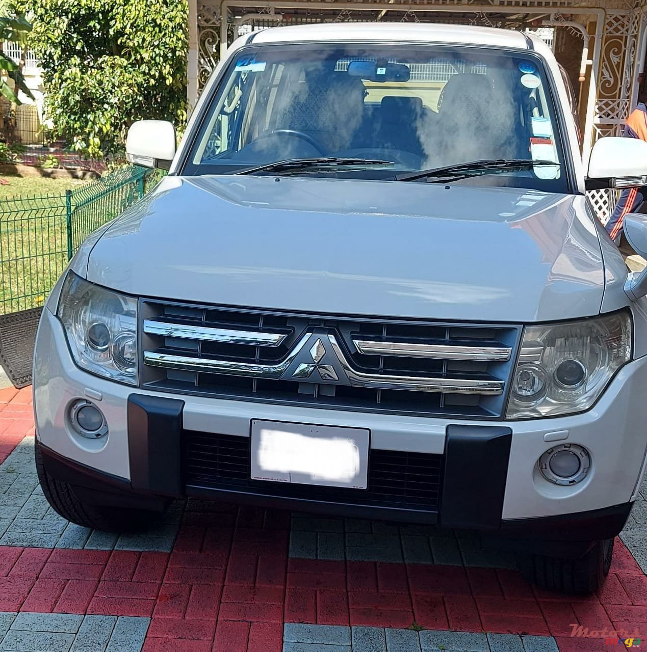 2007' Mitsubishi Pajero photo #1