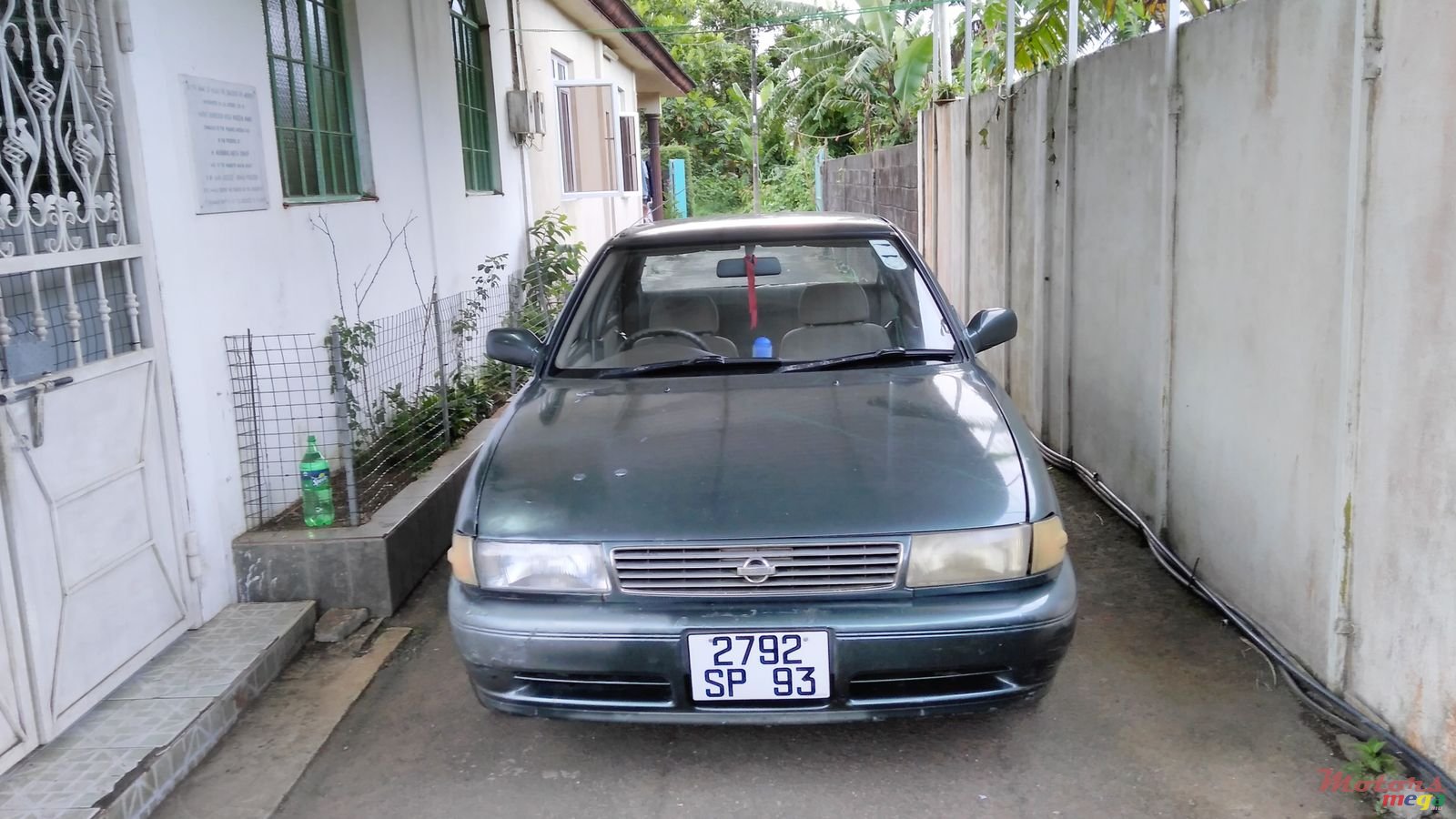 1993' Nissan Sunny saloon photo #3