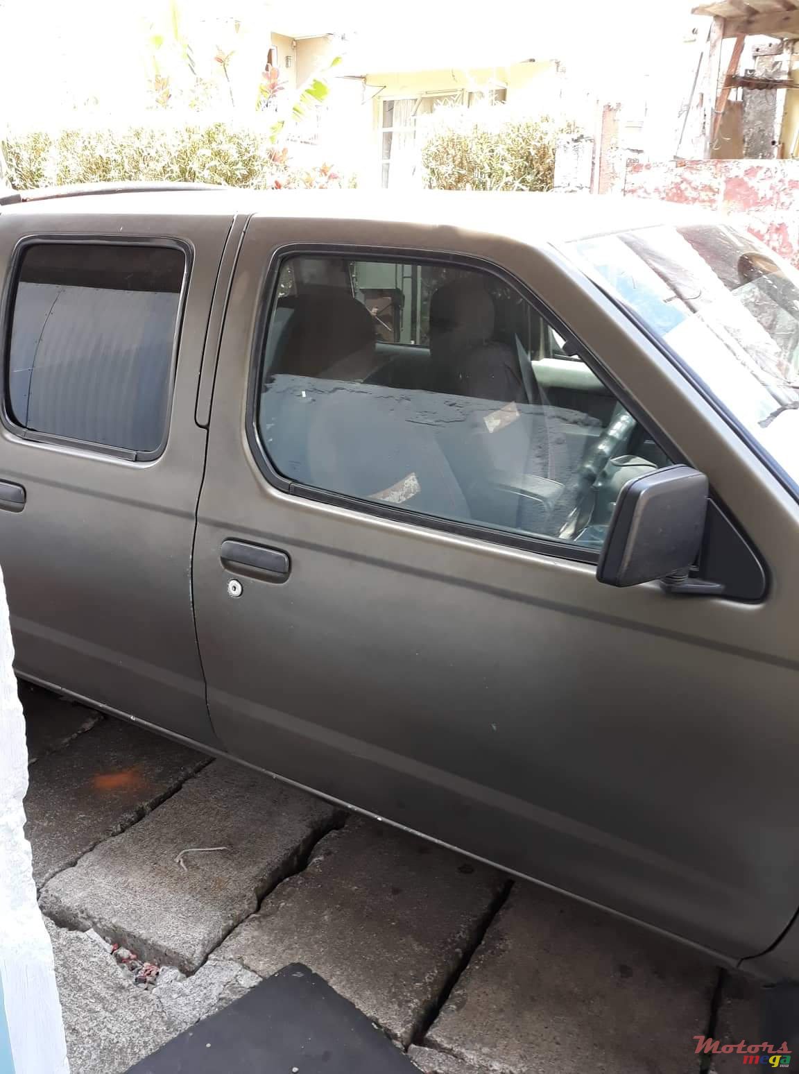 2000' Nissan Hardbody 2x4 double cab photo #6