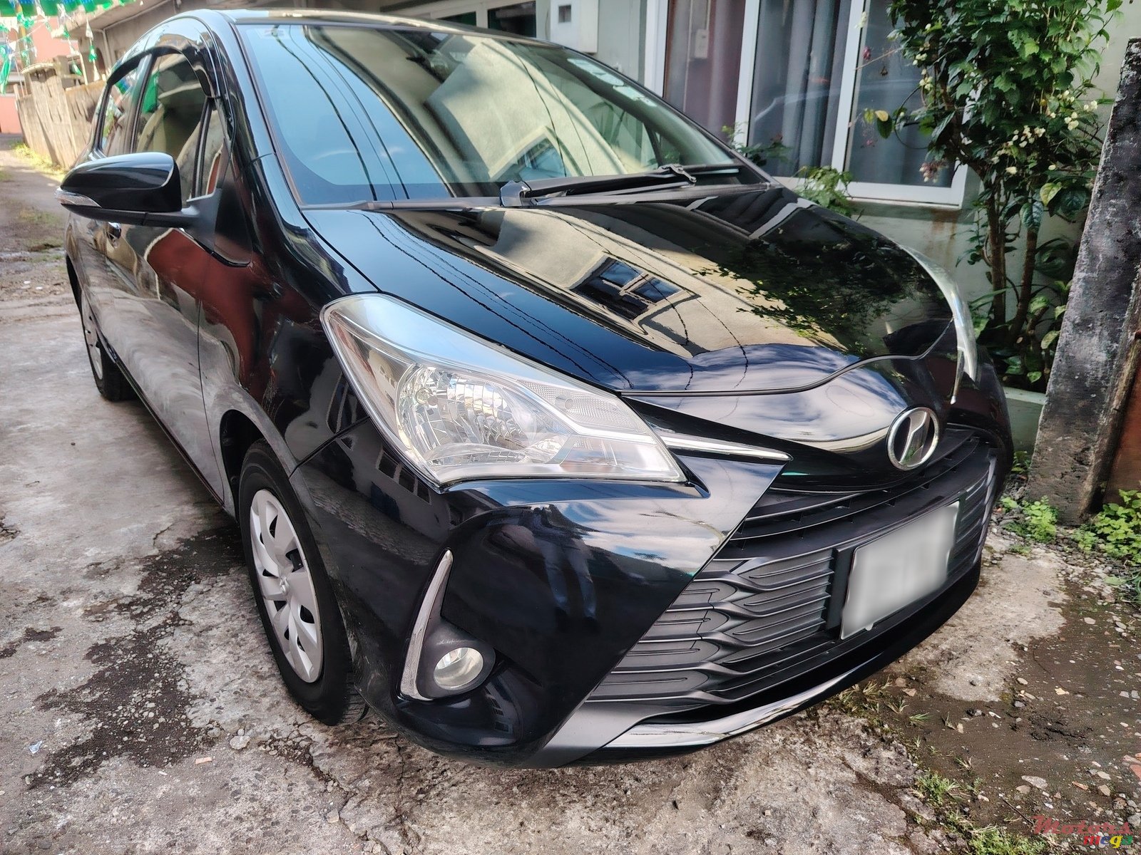 2017' Toyota Vitz 1320cc photo #1