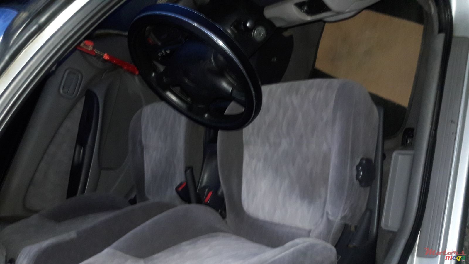 2000' Nissan Sunny photo #1