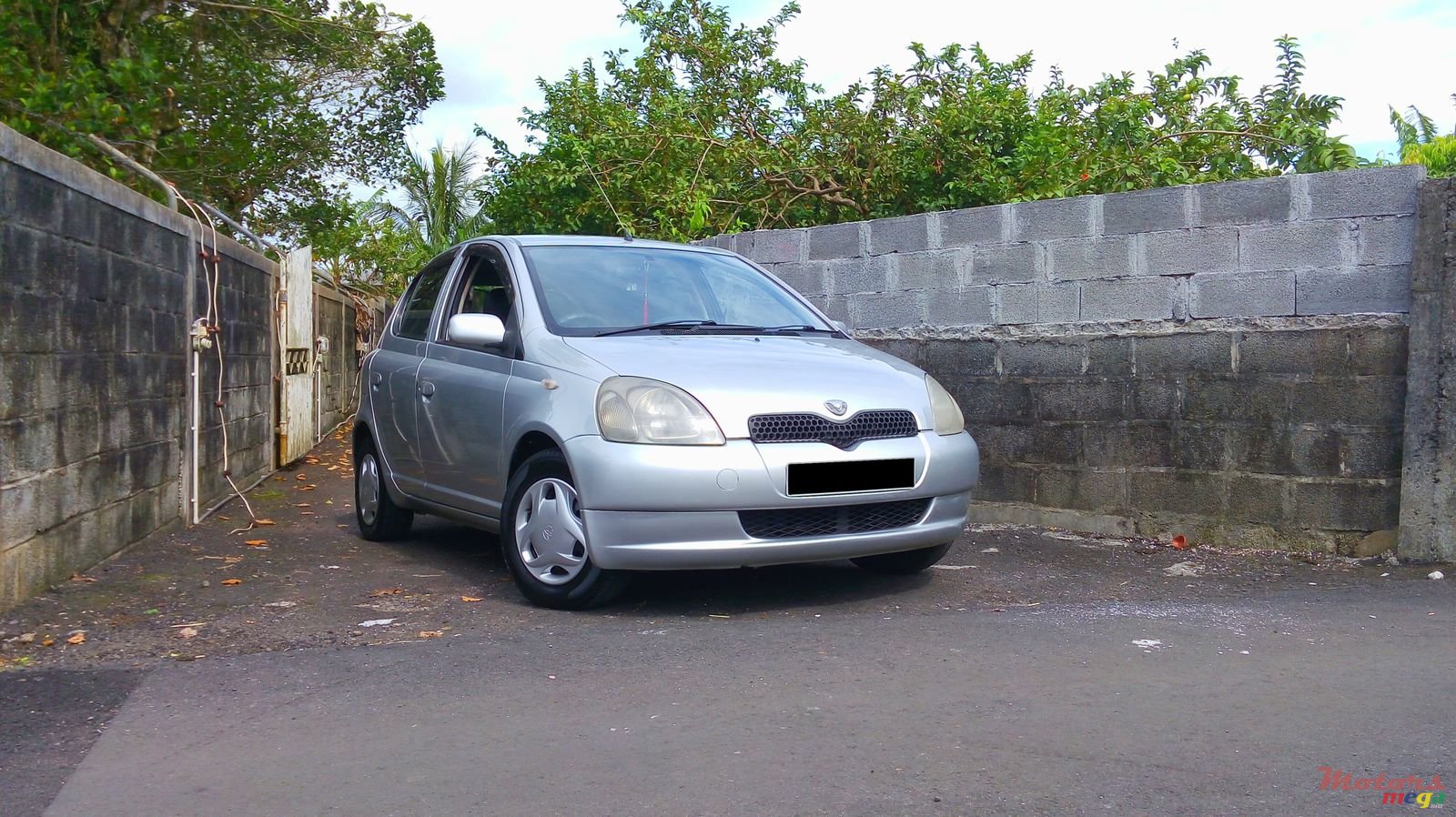 2000' Toyota Vitz photo #2