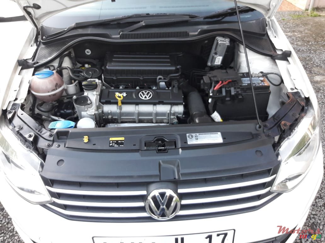 2017' Volkswagen Polo photo #4