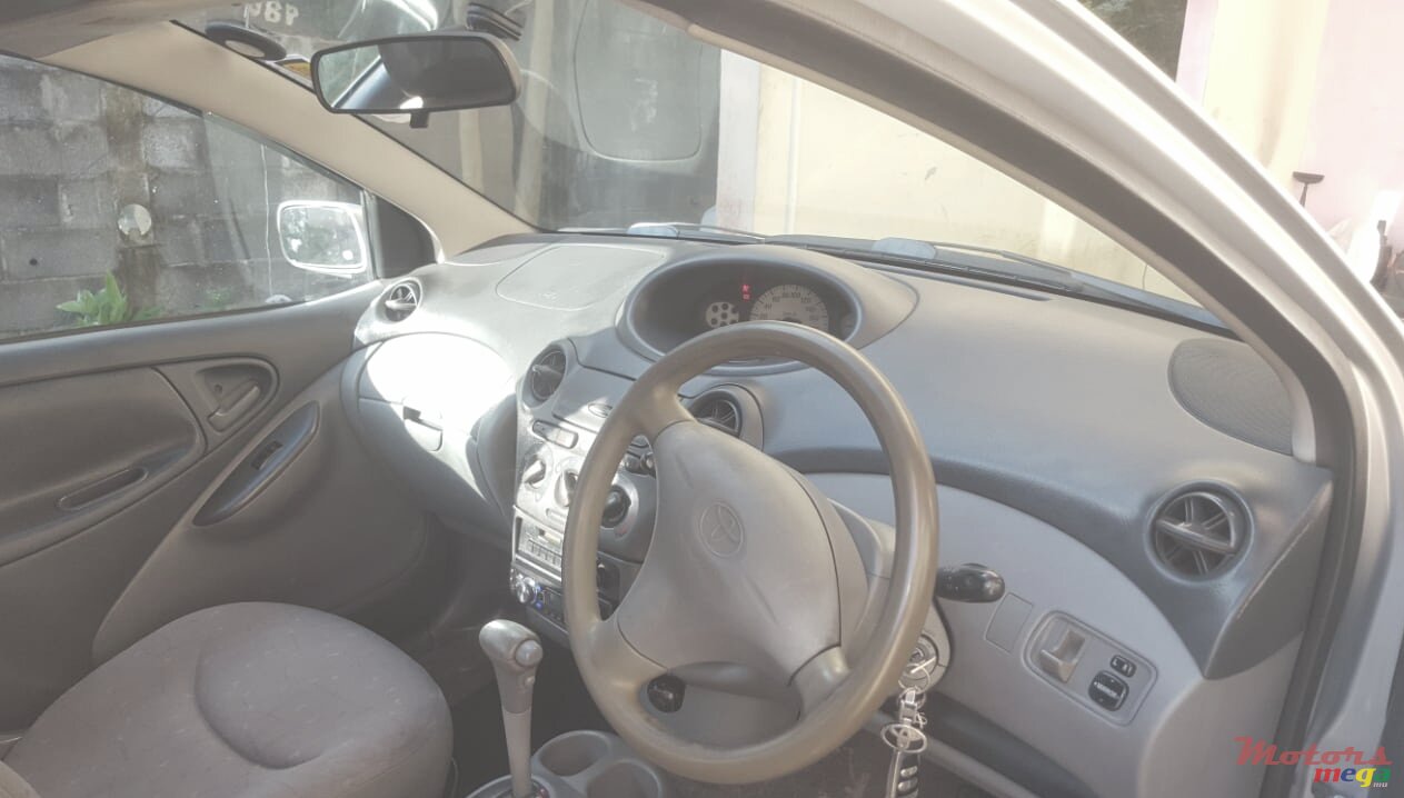 1999' Toyota Vitz photo #4