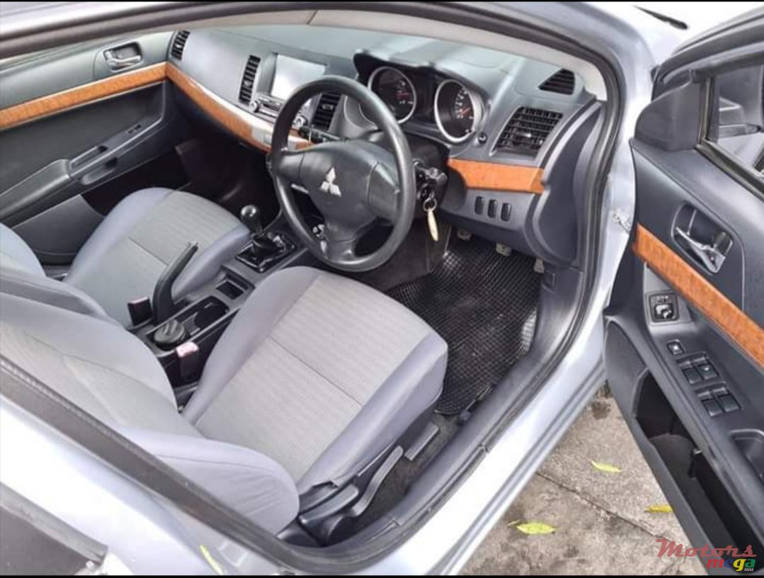 2012' Mitsubishi Lancer X photo #6