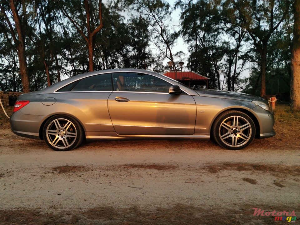 2011' Mercedes-Benz E-Class E250 photo #2