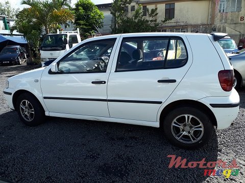 2001' Volkswagen Polo photo #2