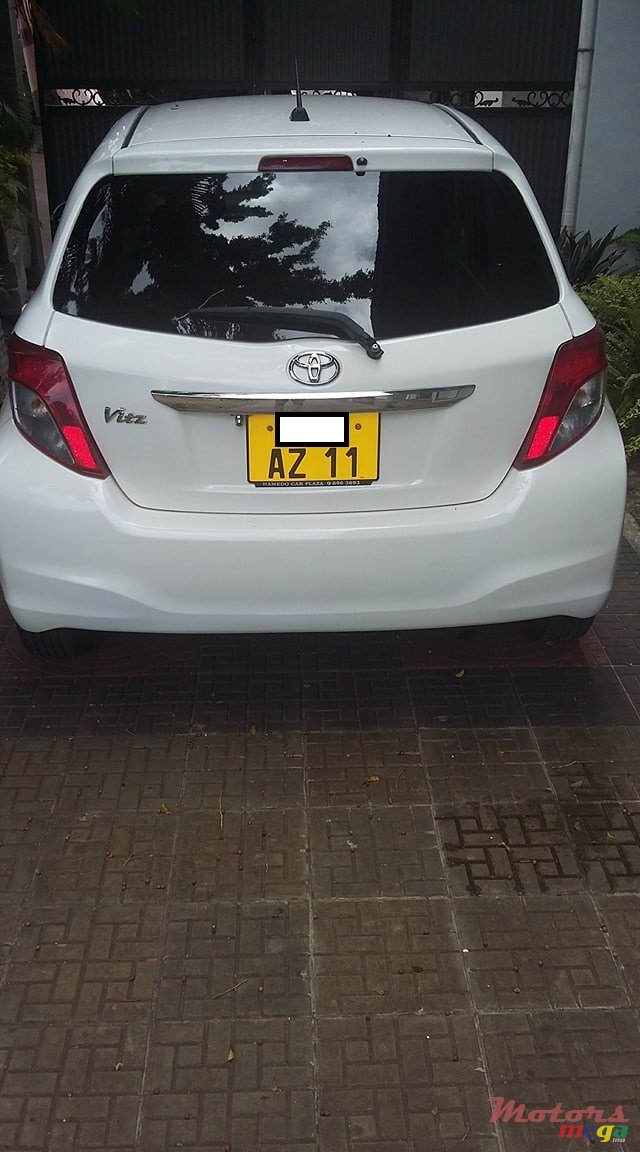 2011' Toyota Vitz photo #4