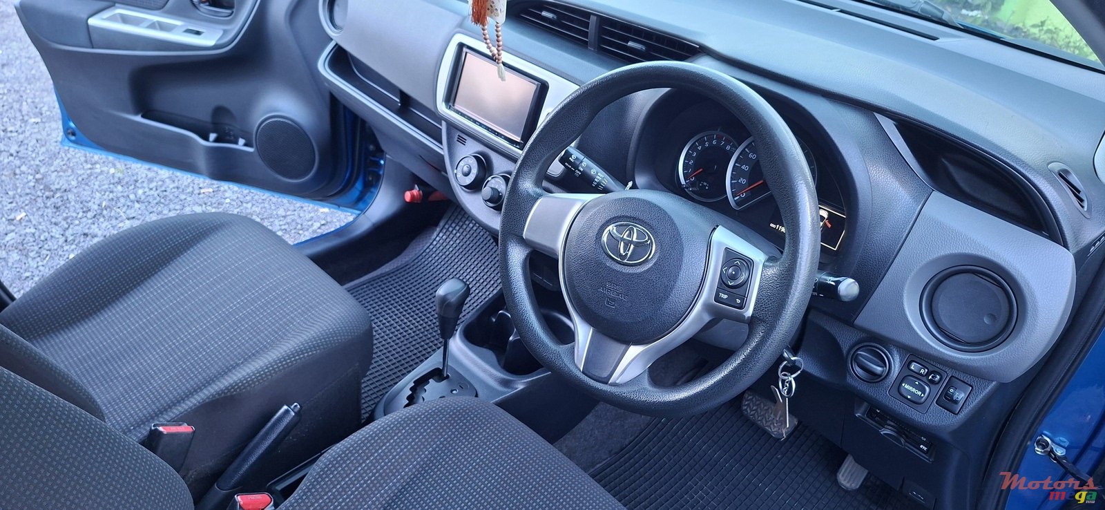 2014' Toyota Vitz photo #3