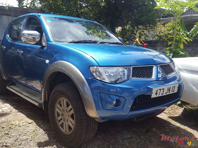 2010' Mitsubishi L 200 4-4 turbo photo #2