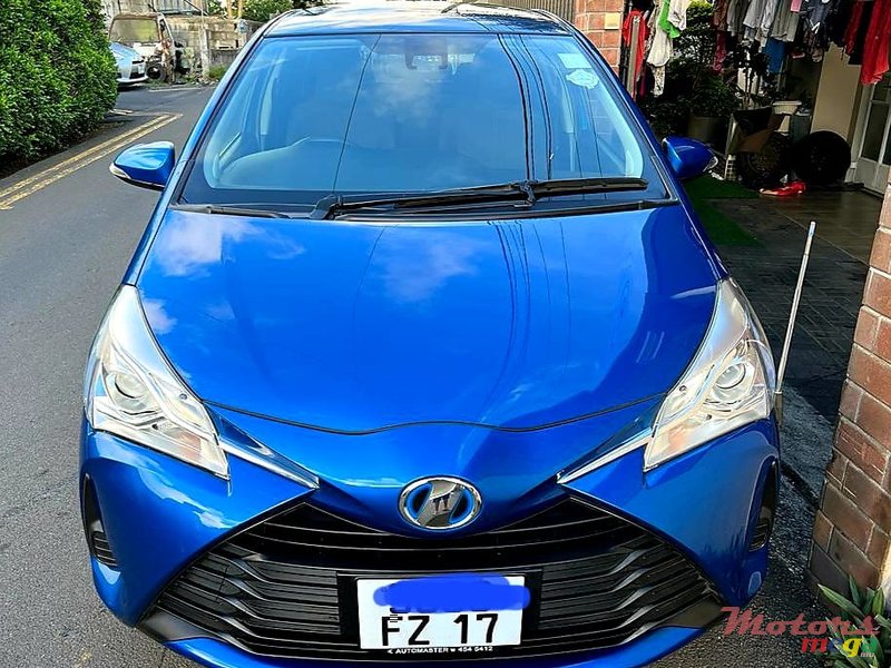 2017' Toyota Vitz Hybrid photo #2