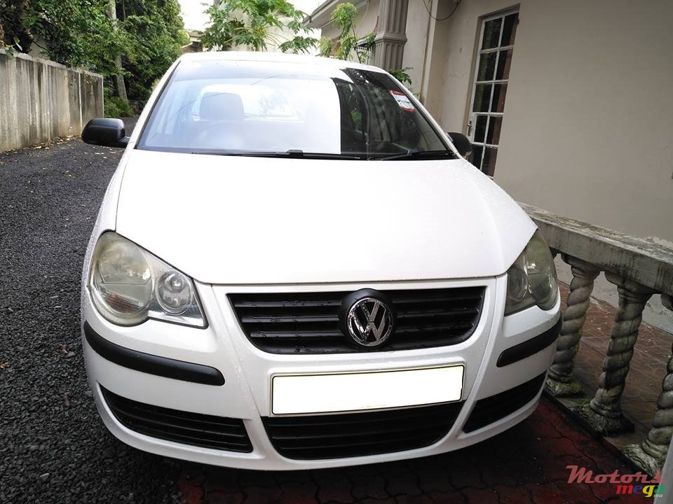 2009' Volkswagen Polo photo #1