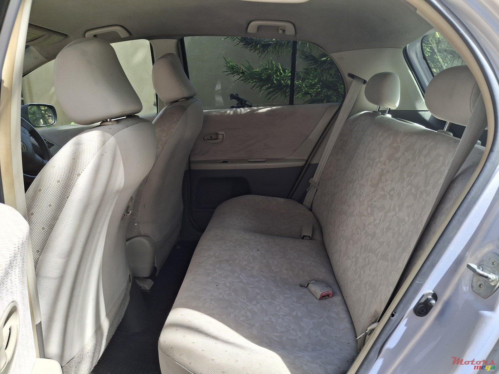 2009' Toyota Vitz photo #5