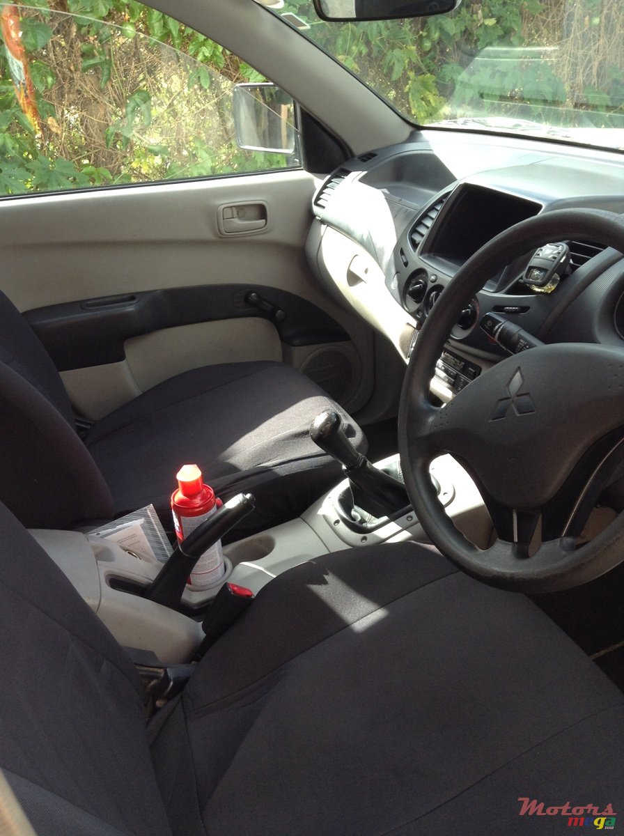 2011' Mitsubishi L 200 Sportero 2/4 photo #2