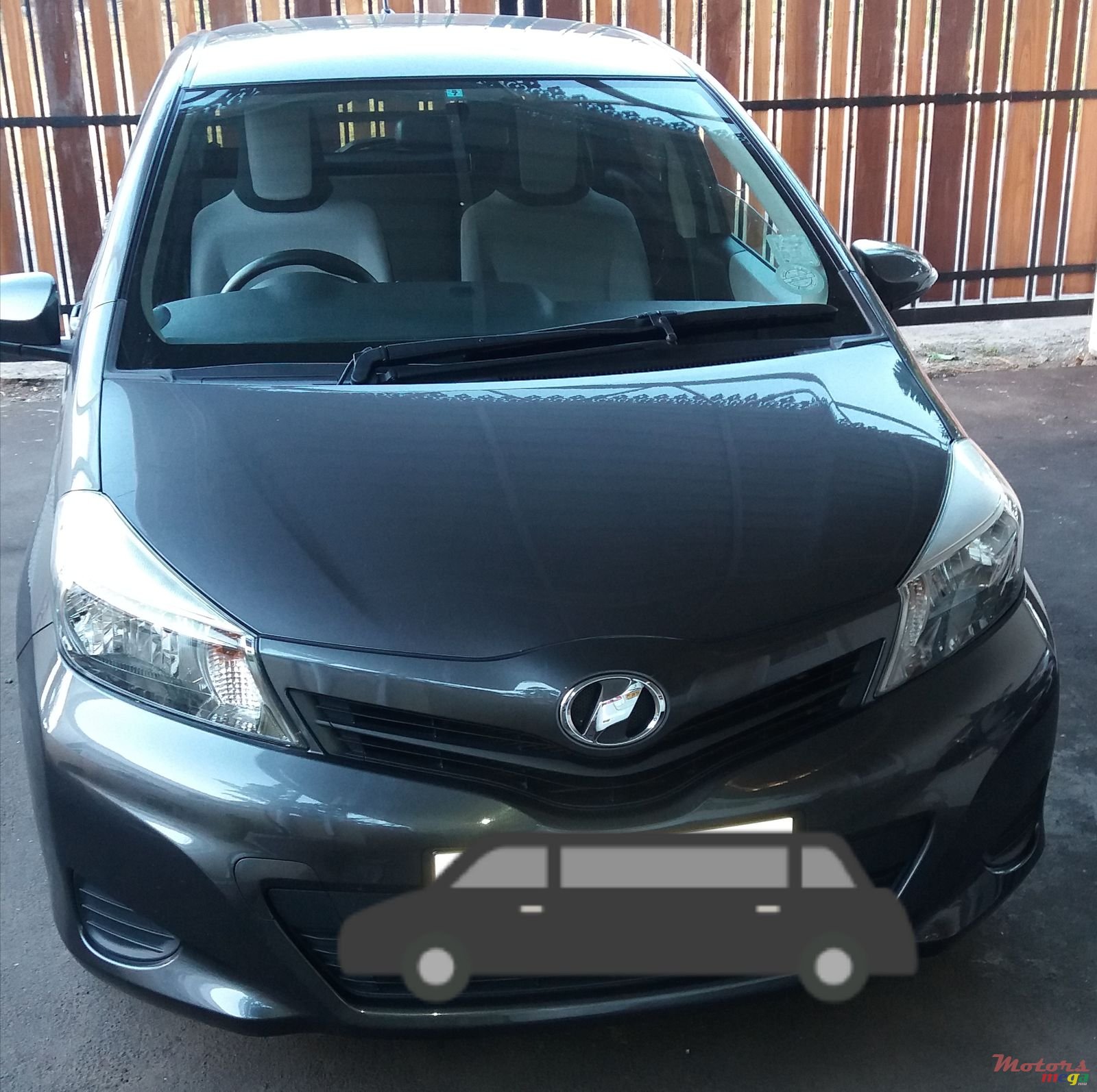 2011' Toyota Vitz photo #1