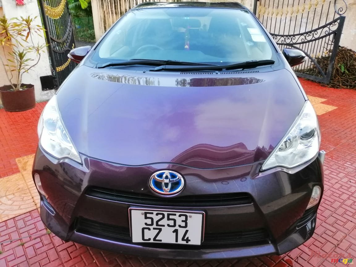 2014' Toyota Aqua photo #1