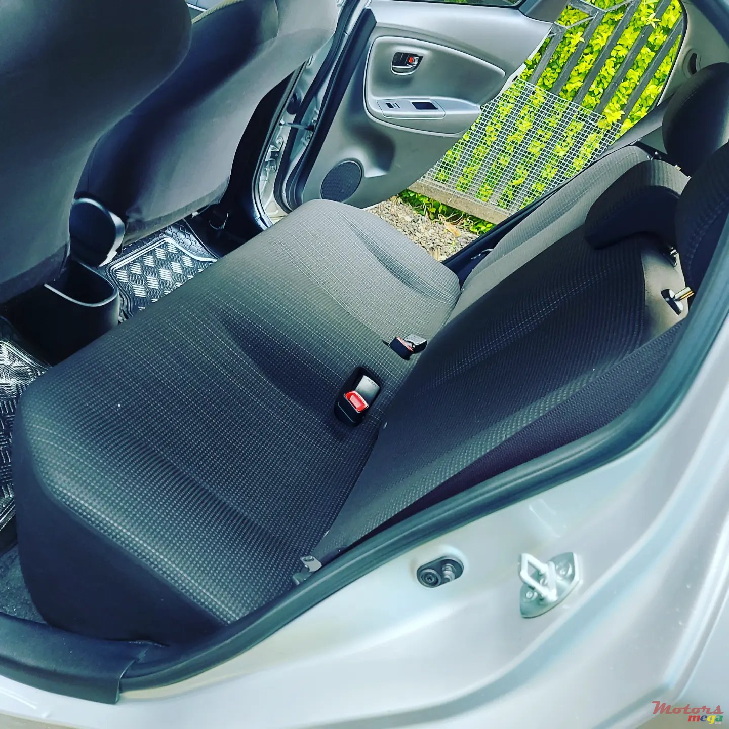 2016' Toyota Vitz Dorigine photo #5