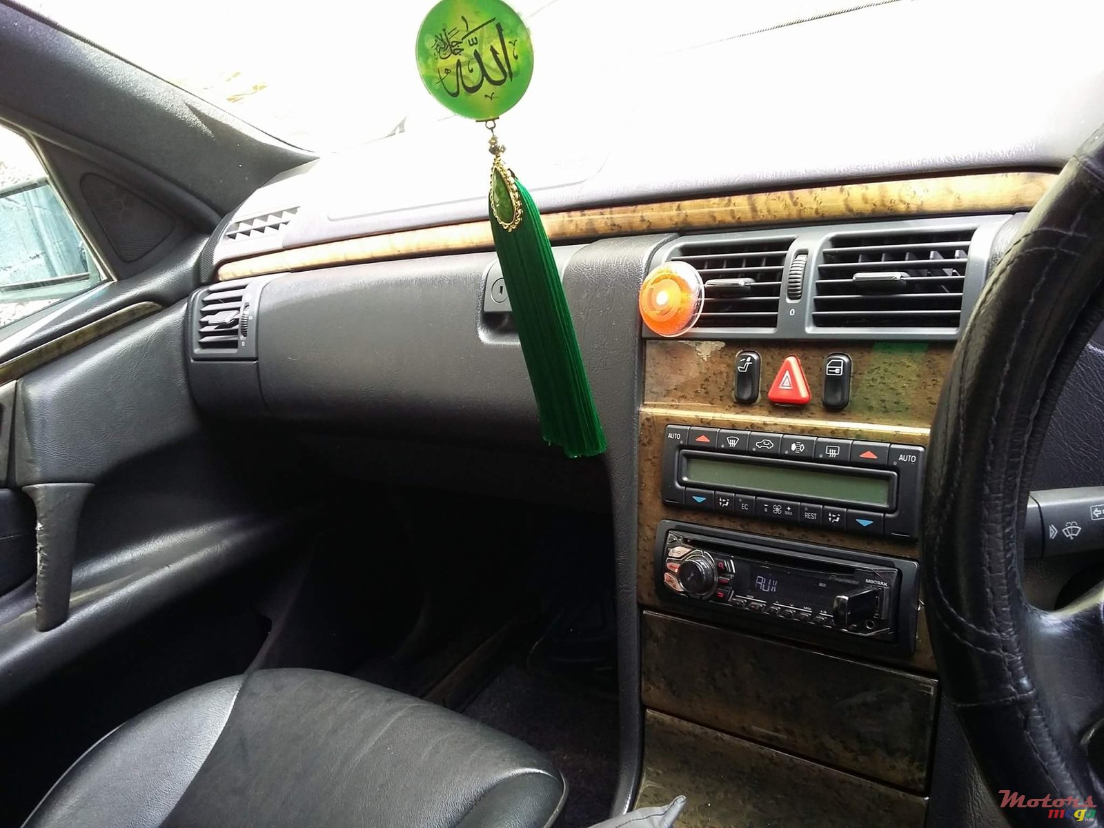 1996' Mercedes-Benz 230E photo #5