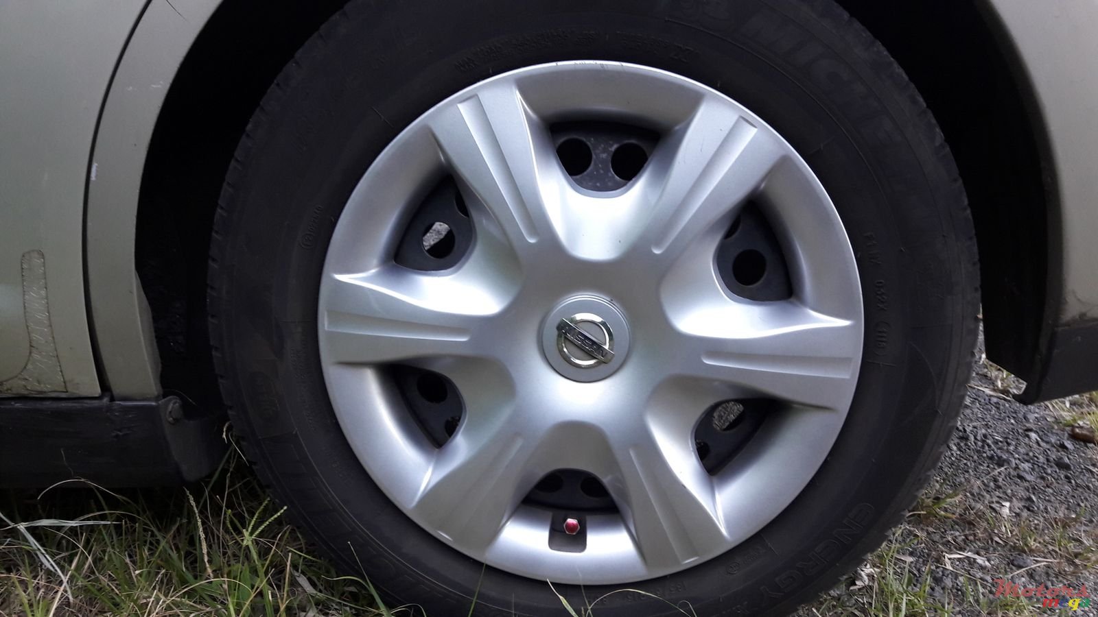 2004' Nissan Tiida photo #1