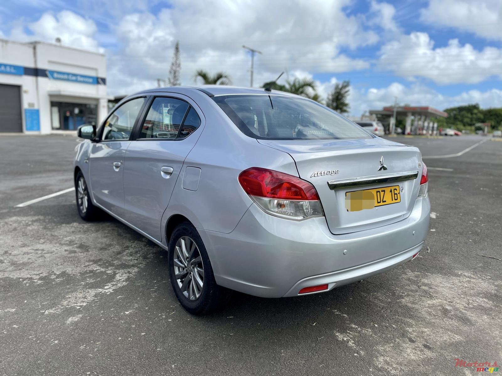 2016' Mitsubishi photo #5