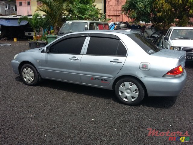 2009' Mitsubishi photo #5