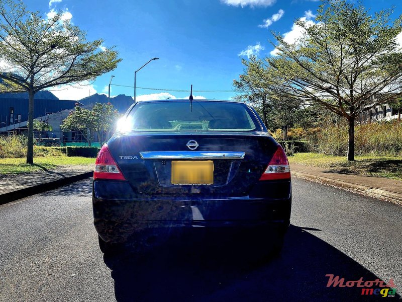 2010' Nissan Tiida Manual photo #2