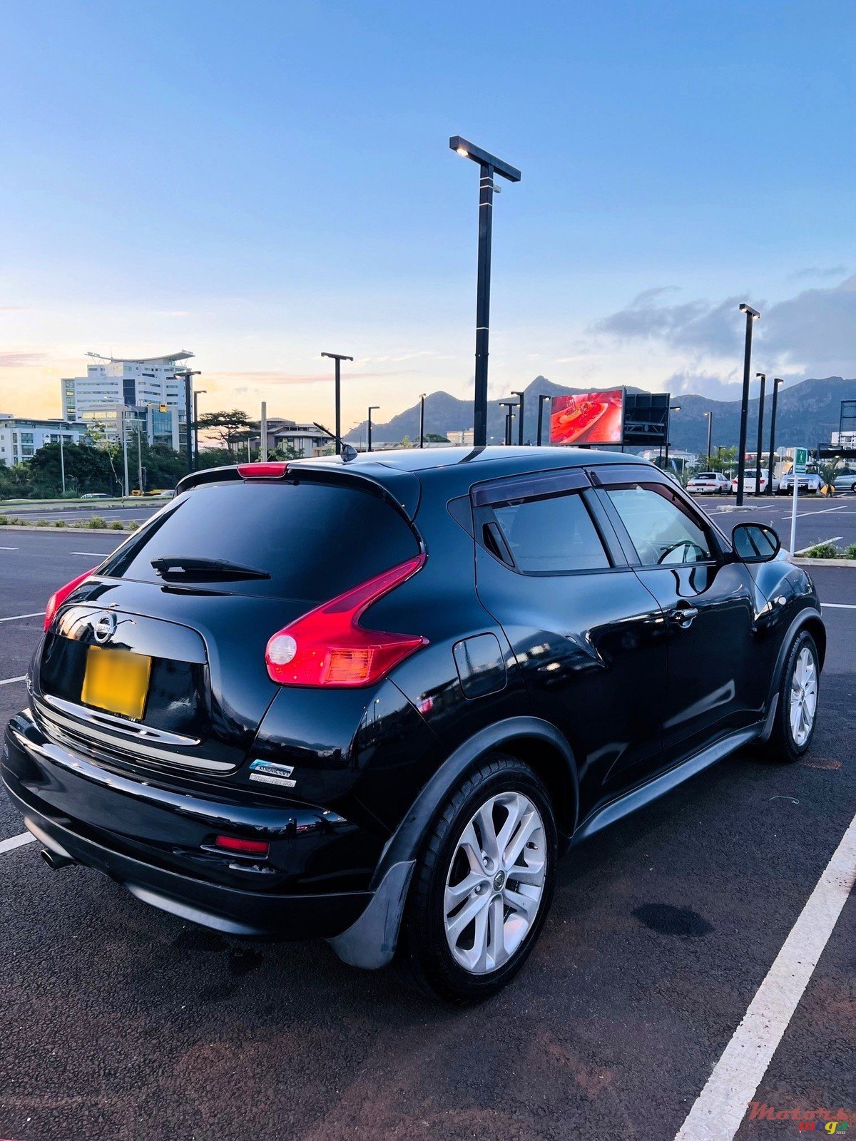 2012' Nissan Juke photo #2